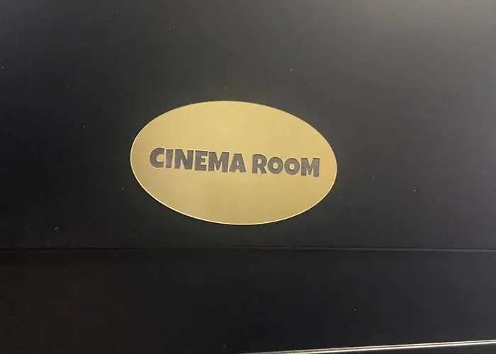 One Of One Experiences - Cinema Affittacamere 4*